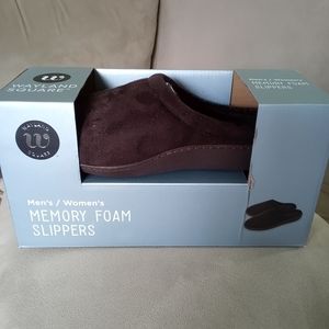 Wayland Square Memory Foam Men's/Women's Slippers New in Box Size M Brown